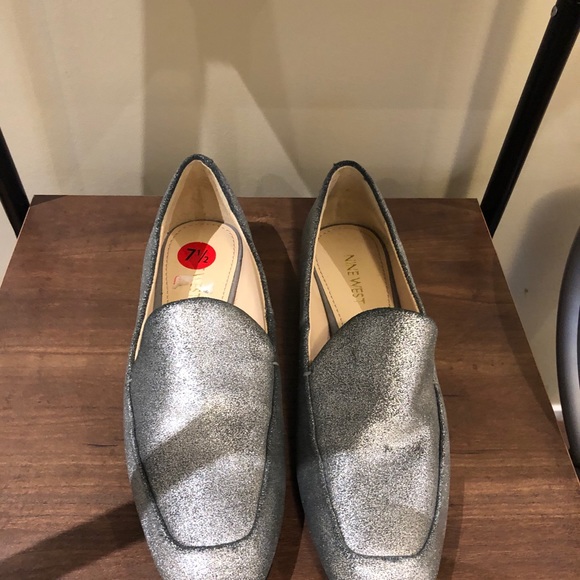 ✨SOLD✨ Nine West Silver Grey Sparkle Loafers - Picture 2 of 5